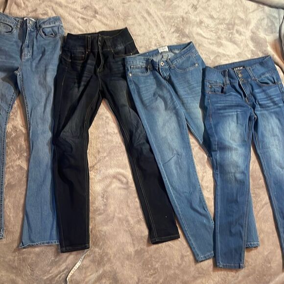 Size 7 jeans  bundle - Picture 1 of 9